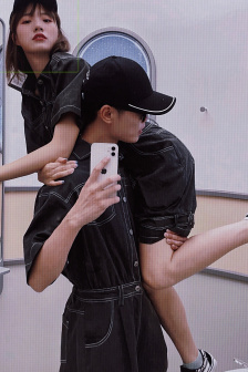不戴胸罩的已婚妇女2